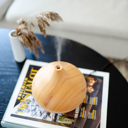 Aroma Diffuser Holz Optik mit ätherischen Ölen – Ultraschall Raumbefeuchter & Aromatherapie Set für entspannte Raumduft-Momente