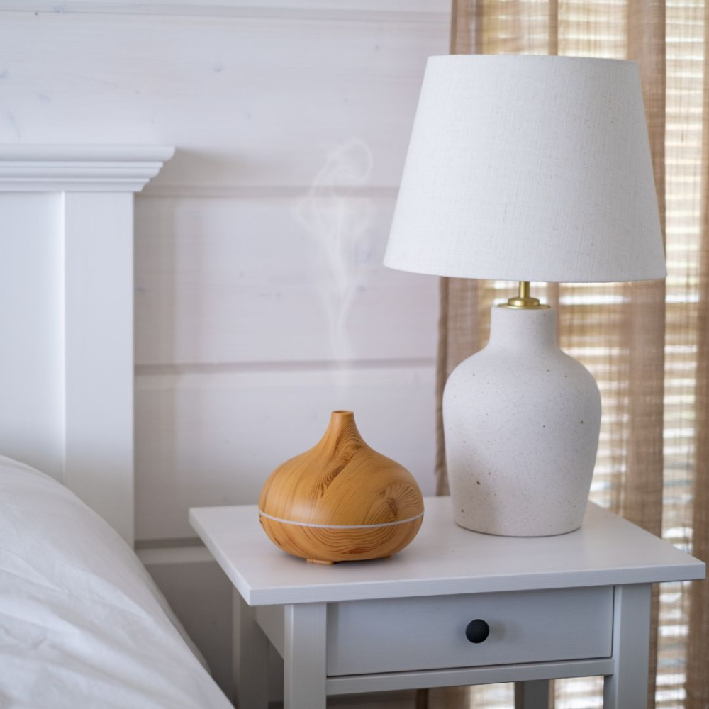 Aroma Diffuser Holz Optik mit ätherischen Ölen – Ultraschall Raumbefeuchter & Aromatherapie Set für entspannte Raumduft-Momente