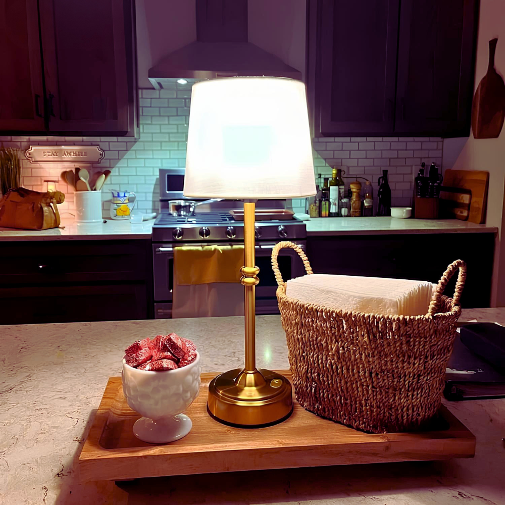 Metall Tischlampe mit Stoffschirm – LED Nachttischlampe modern, warmweiß, Tischleuchte für Schlafzimmer & Wohnzimmer, stilvolle Dekolampe