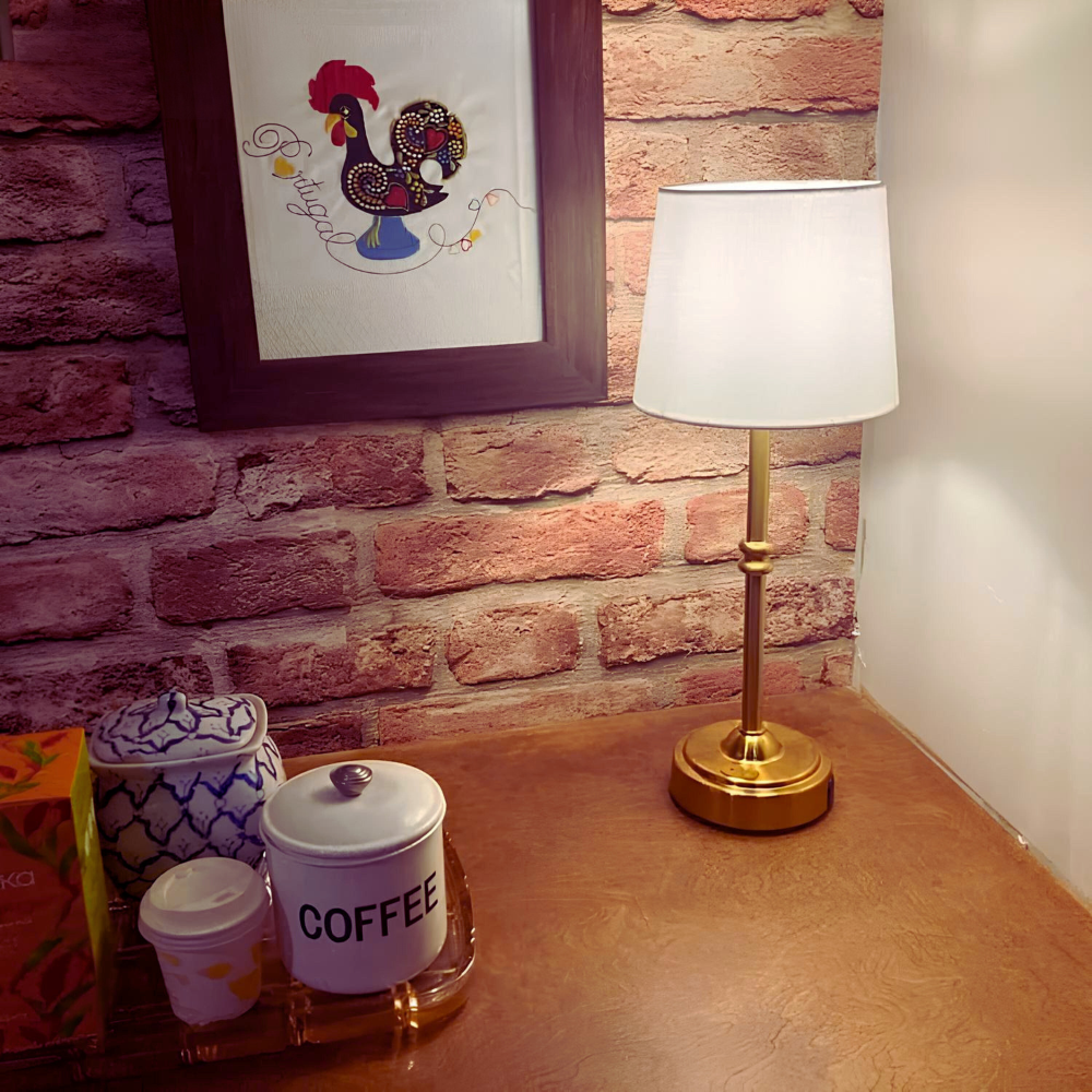 Metall Tischlampe mit Stoffschirm – LED Nachttischlampe modern, warmweiß, Tischleuchte für Schlafzimmer & Wohnzimmer, stilvolle Dekolampe