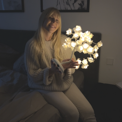LED Rosenbaum Tischlampe – Romantische Deko Lampe für Wohnzimmer/Schlafzimmer | Warmweiß & Rosa | Stimmungslicht & Nachtlicht