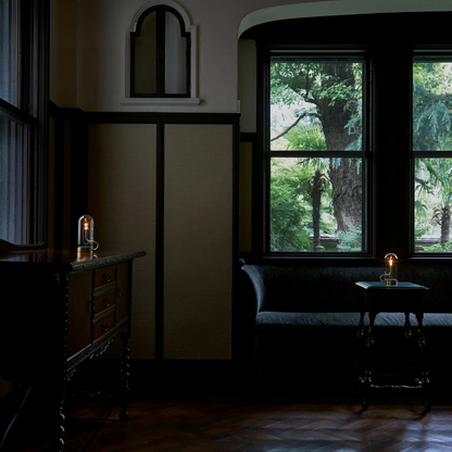 Moderne Glas-Tischlampe mit LED – Designer Dekolampe für Wohnzimmer & Schlafzimmer
