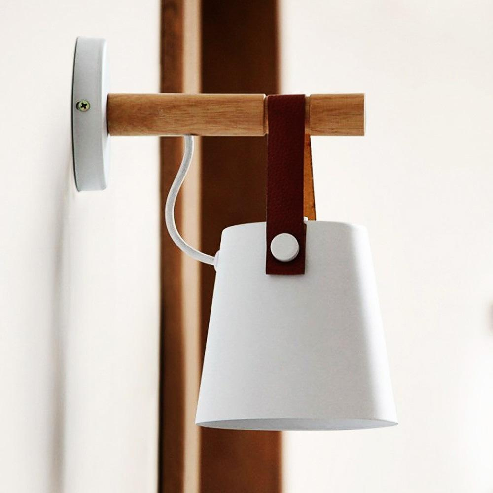 Skandinavische schwarze Wandlampe mit Holz – moderne Minimalistische Wandbeleuchtung