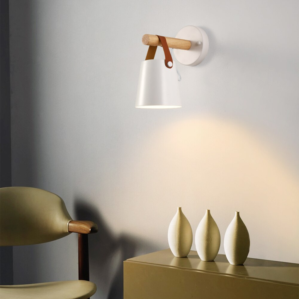 Skandinavische schwarze Wandlampe mit Holz – moderne Minimalistische Wandbeleuchtung