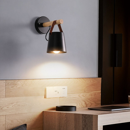 Skandinavische schwarze Wandlampe mit Holz – moderne Minimalistische Wandbeleuchtung