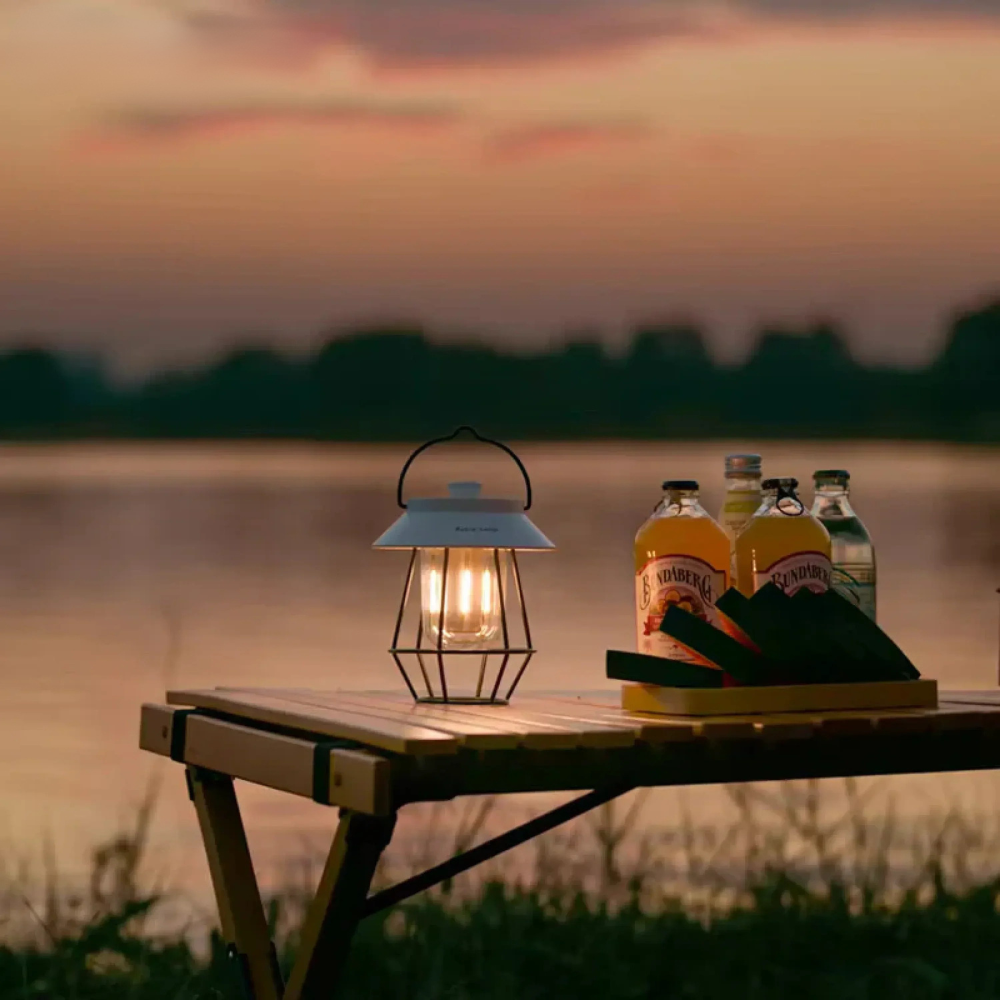 LED Retro Laterne – Tragbare Akku Tischlampe für Outdoor & Indoor | Warmweißes Licht – in Weiß & Schwarz erhältlich