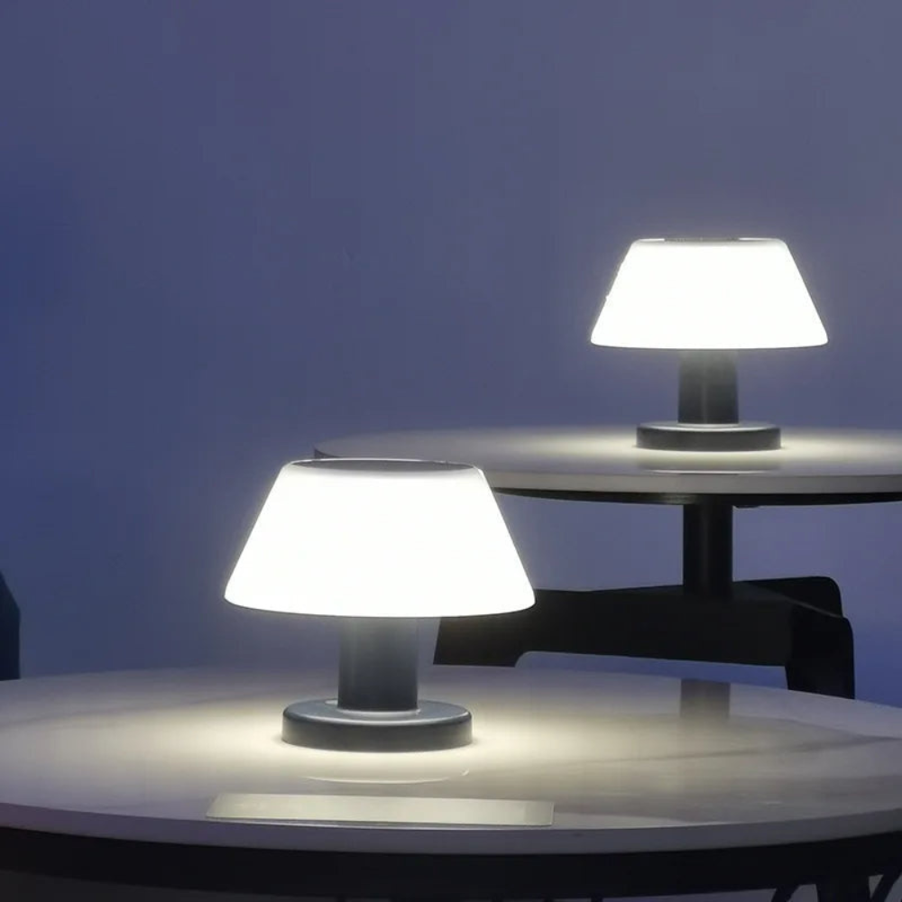 Kabellose LED Tischlampe Outdoor & Indoor – Wiederaufladbare Akku Lampe für Garten, Terrasse & Restaurant