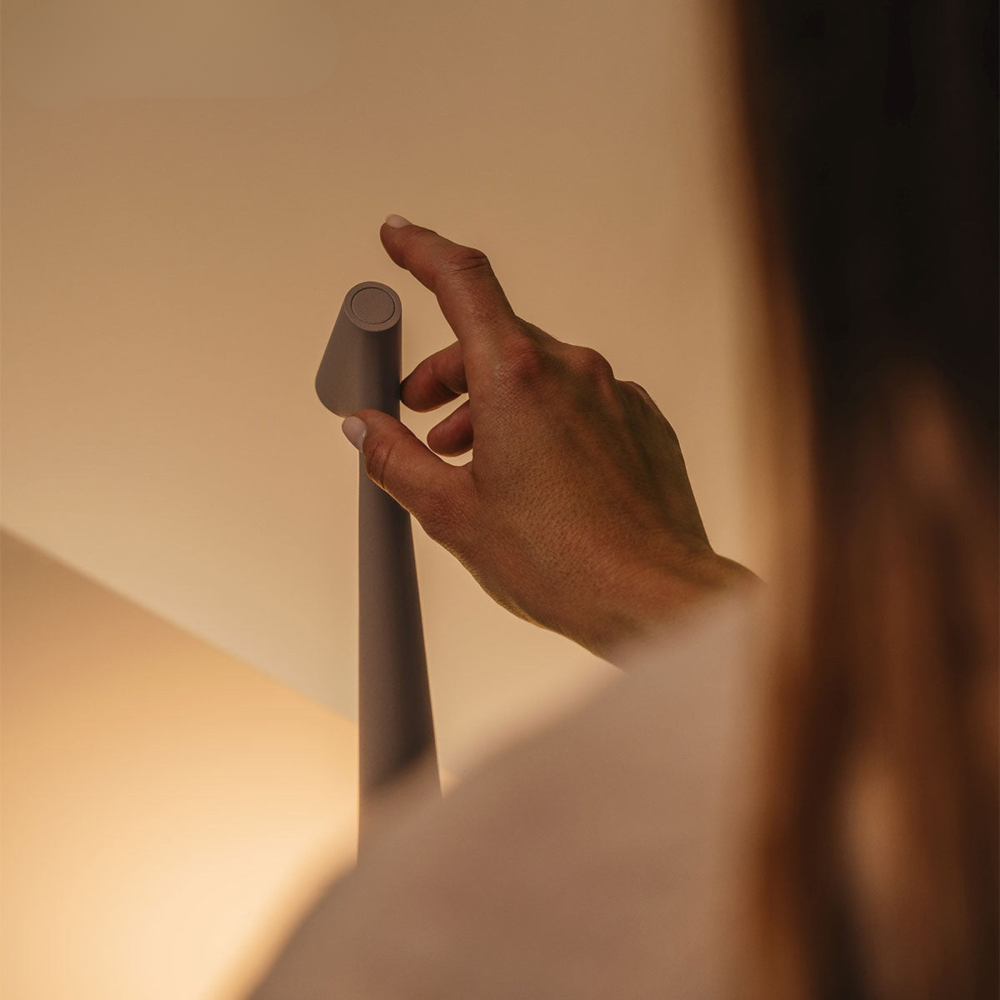 Moderne LED Tischlampe – Minimalistische Design Lampe für Wohnzimmer & Schlafzimmer – Stilvolle Innenbeleuchtung in 4 Farben