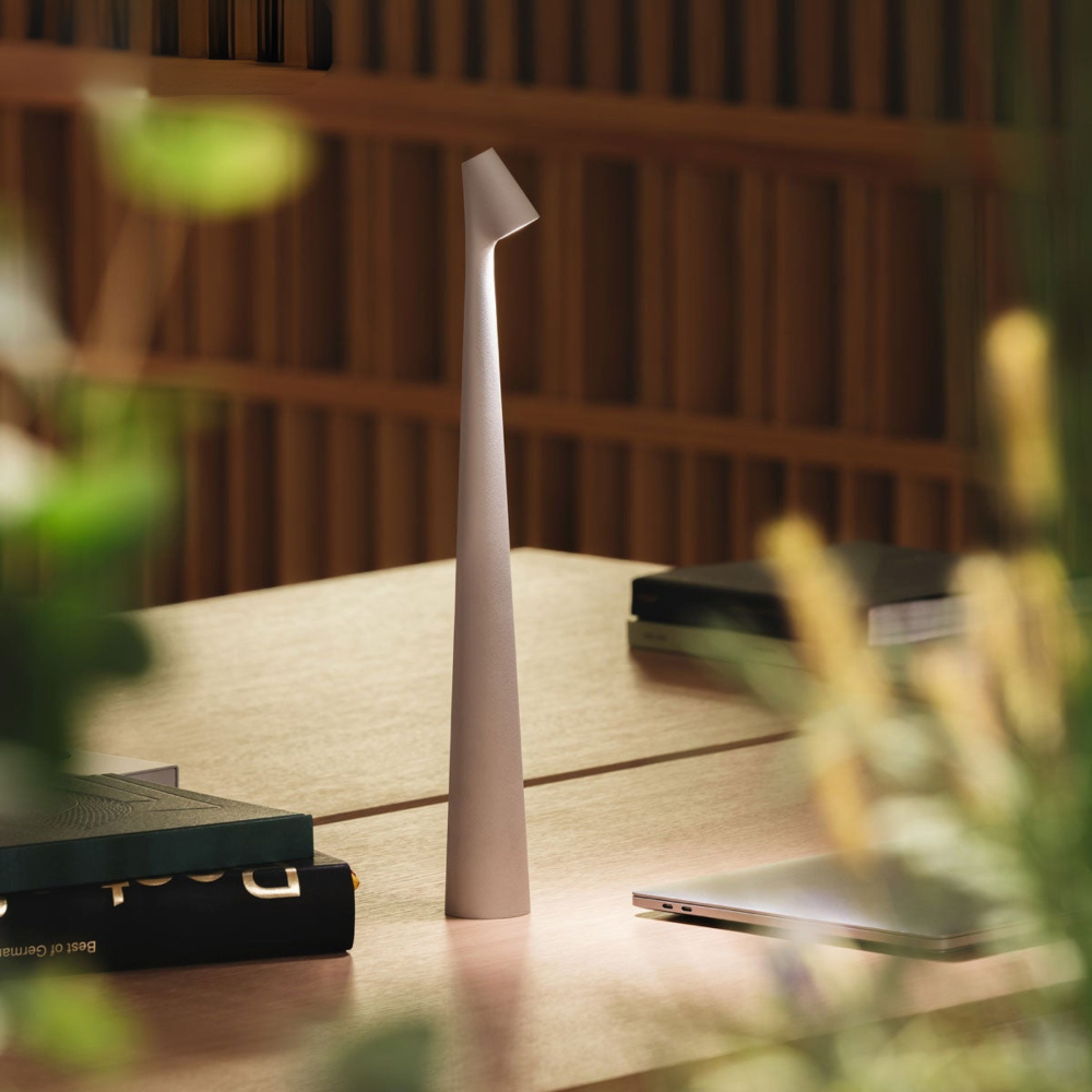 Moderne LED Tischlampe – Minimalistische Design Lampe für Wohnzimmer & Schlafzimmer – Stilvolle Innenbeleuchtung in 4 Farben