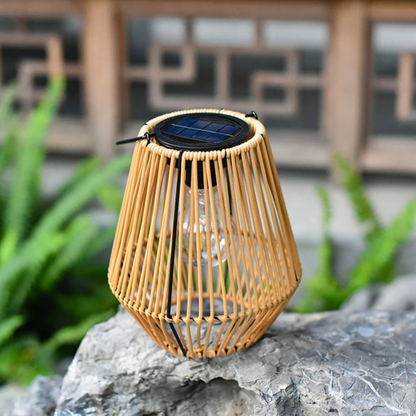 Solar Laterne für Garten & Terrasse – LED Außenleuchte im Rattan-Design, wasserdicht & kabellos