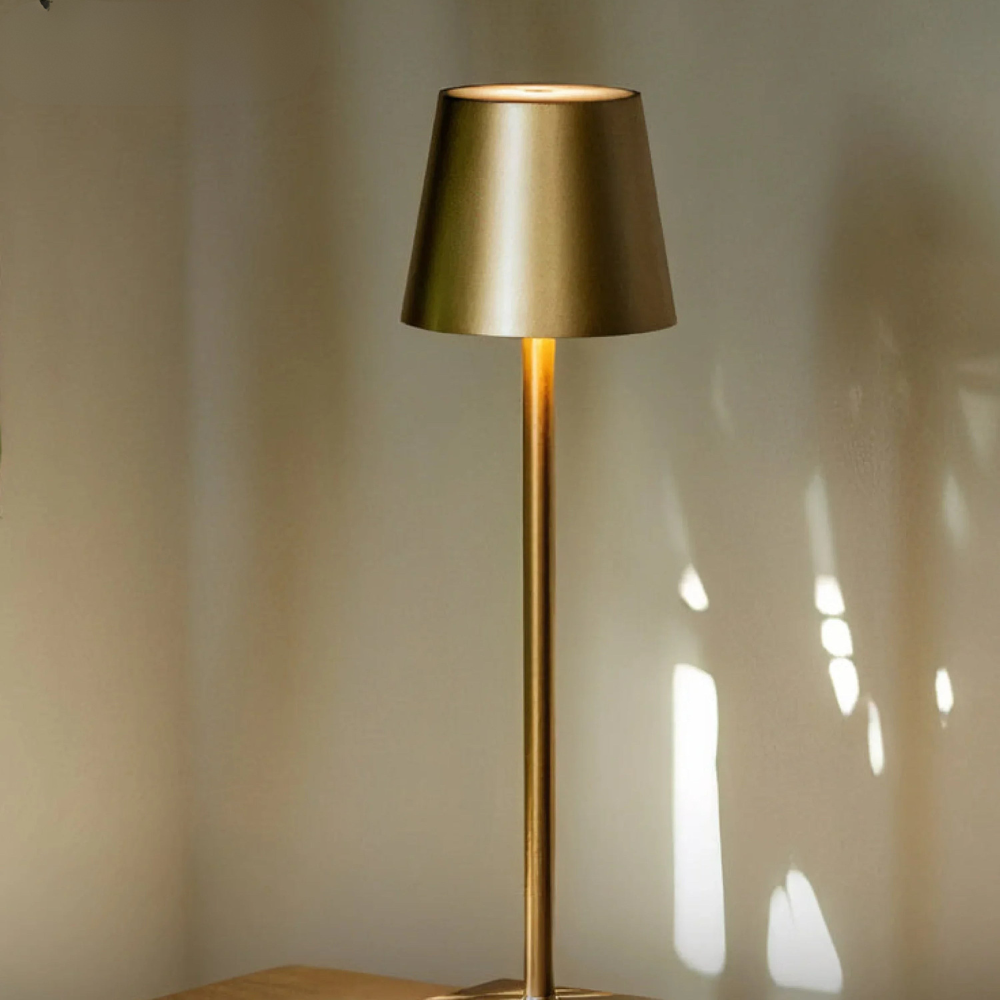 Kabellose LED Akku Tischlampe – Dimmbare Designleuchte für Innen- & Außenbereiche