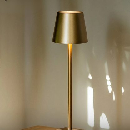 Kabellose LED Akku Tischlampe – Dimmbare Designleuchte für Innen- & Außenbereiche