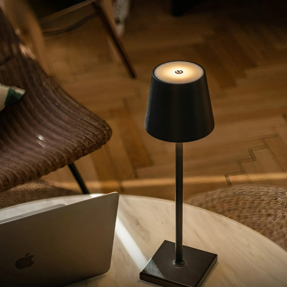 Kabellose LED Akku Tischlampe – Dimmbare Designleuchte für Innen- & Außenbereiche