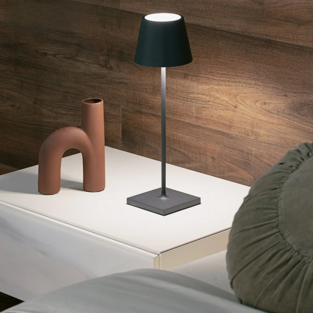 Kabellose LED Akku Tischlampe – Dimmbare Designleuchte für Innen- & Außenbereiche