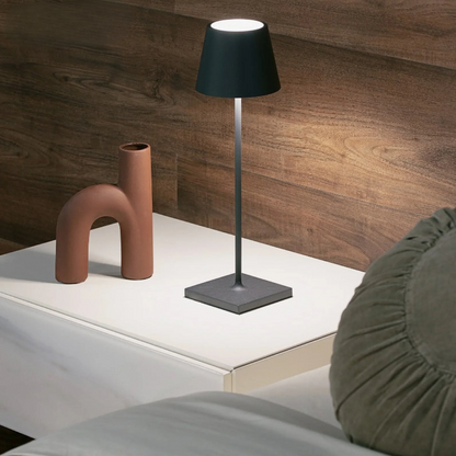 Kabellose LED Akku Tischlampe – Dimmbare Designleuchte für Innen- & Außenbereiche