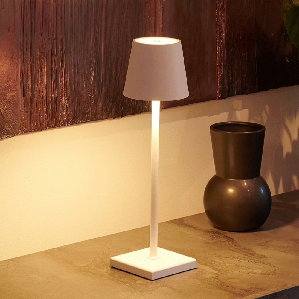 Kabellose LED Akku Tischlampe – Dimmbare Designleuchte für Innen- & Außenbereiche