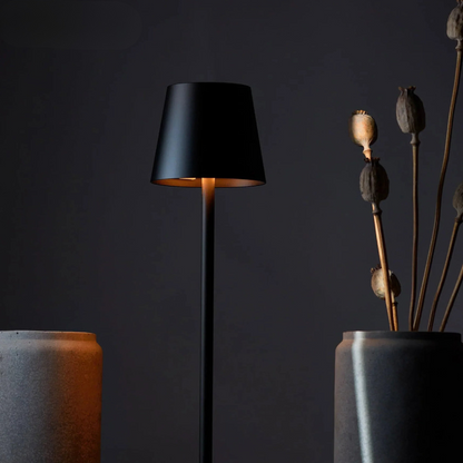 Kabellose LED Akku Tischlampe – Dimmbare Designleuchte für Innen- & Außenbereiche